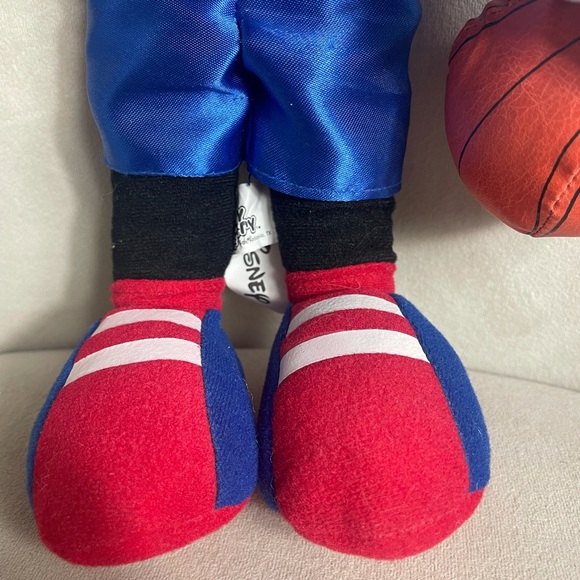 Disney Toy Factory Goofy Basketball #32 Blue And Red Stuffed Animal Plush Toy - Picture 9 of 12